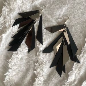 🖤🤍Bebe dangle earrings NBW🤍🖤